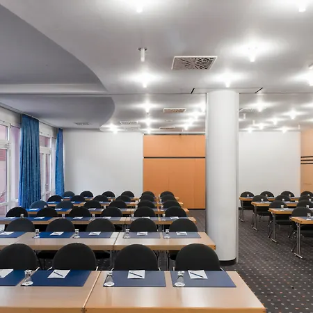 Tryp By Wyndham Halle Otel