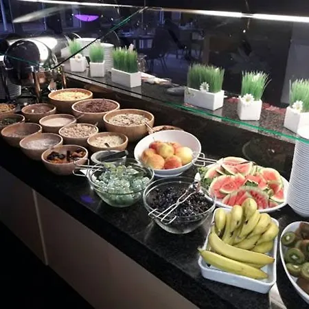 Tryp By Wyndham Halle Отель